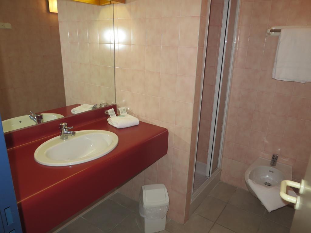 N'Atura Hotel แอร์-ซูร์-ลาดูร์ ภายนอก รูปภาพ
