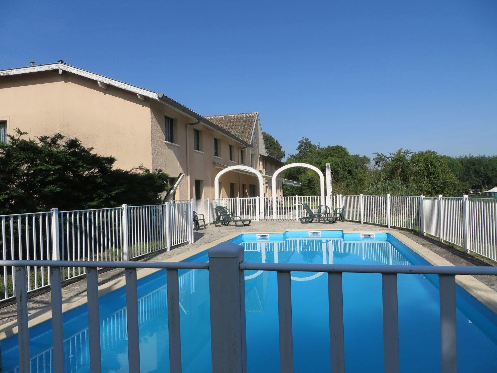 N'Atura Hotel แอร์-ซูร์-ลาดูร์ ภายนอก รูปภาพ