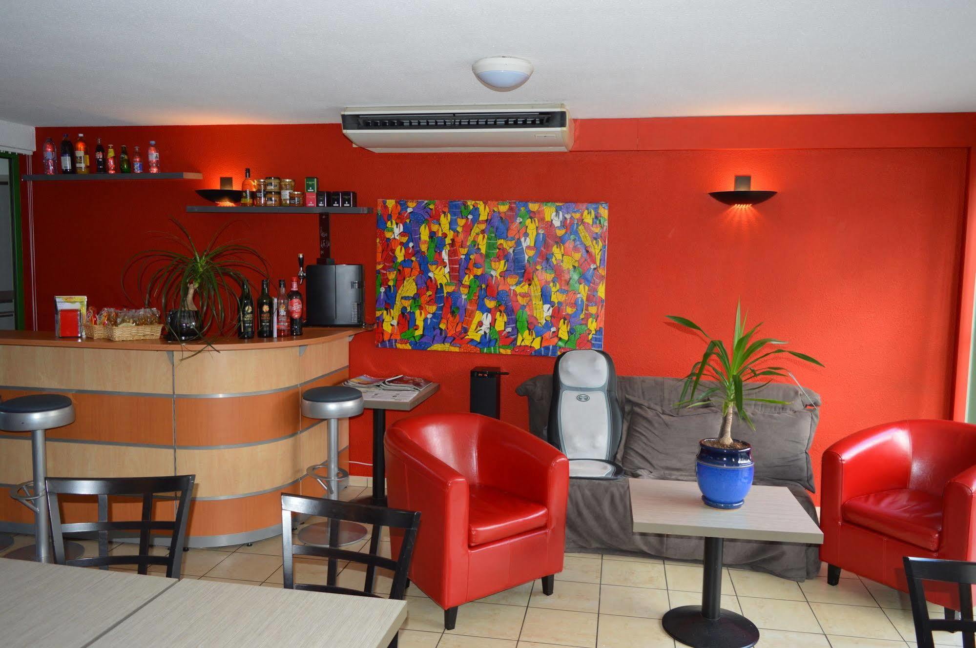 N'Atura Hotel แอร์-ซูร์-ลาดูร์ ภายนอก รูปภาพ